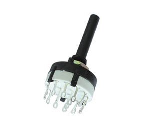 COMMUTATEUR ROTATIF 3 CIRCUITS / 4 POSITIONS COSSES A SOUDER